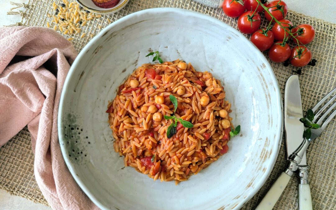 Cremige Kritharaki-Pfanne mit Kichererbsen