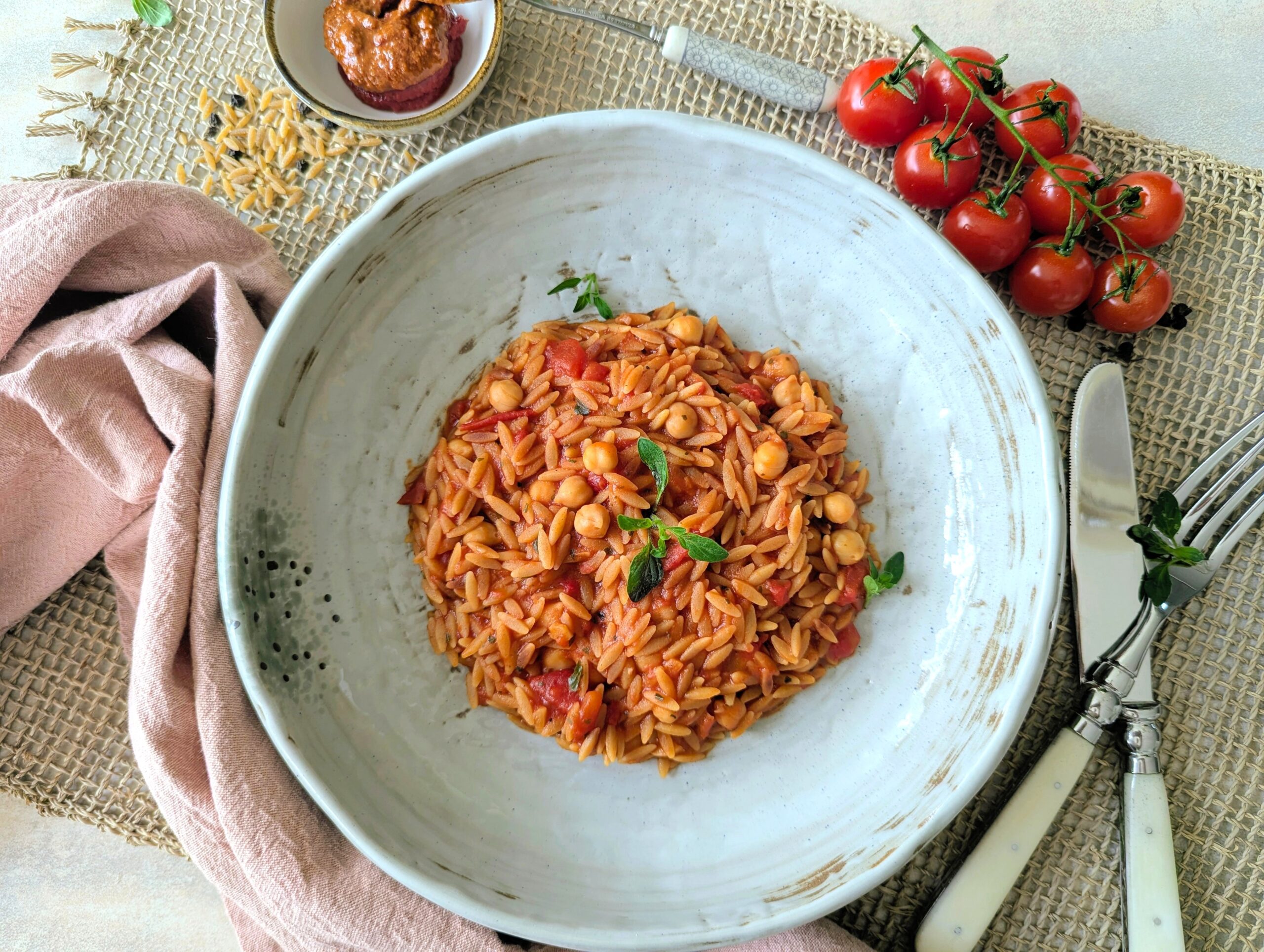 Cremige Kritharaki-Pfanne mit Kichererbsen