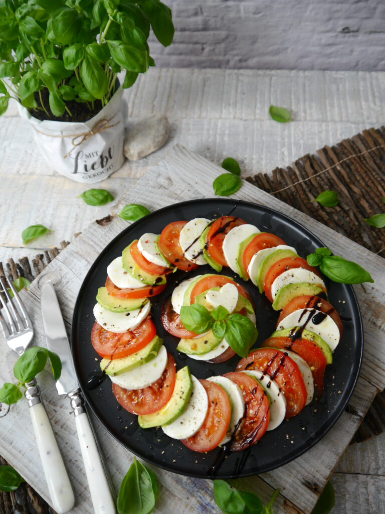 Avocado-Mozzarella-Tomatensalat - Rita Kirchmeier