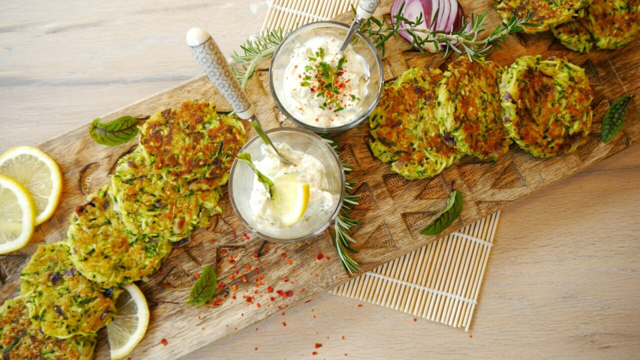 Zucchinipuffer mit Dip - Rita Kirchmeier